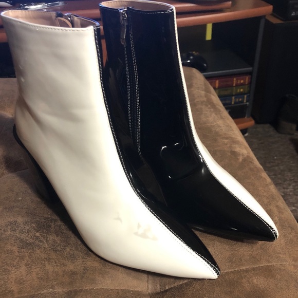 Retro inspired pointed toe boots - Picture 2 of 3